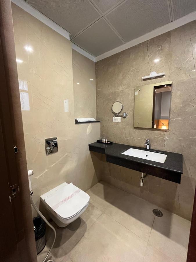 Hotel Sarvin Лакхнау Экстерьер фото